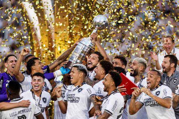 开场1分钟少打一人，博塔福戈3比1首夺解放者杯